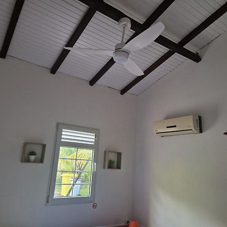Bungalows Corail, F3 Avec Piscine A Sainte Luce Exterior photo